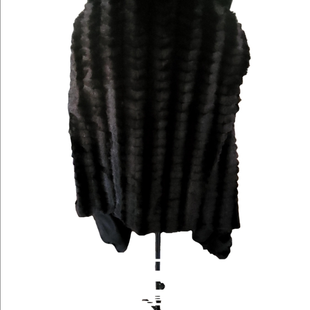 ⭐️NWT CHERIE BLISS Luxurious Black FAUX Fur Vest - Picture 2 of 5